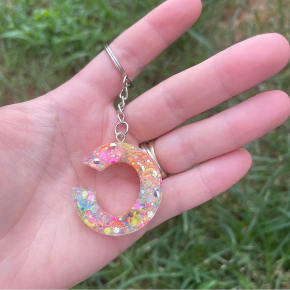 Initial Keychain C Handmade With Resin - Picture 4 of 6